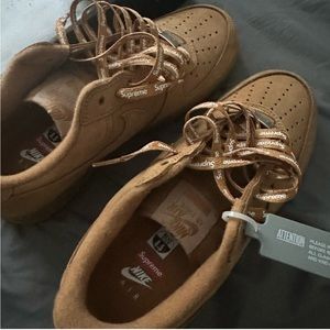 Supreme Air Force 1s never worn jst got the laces right but nvr did